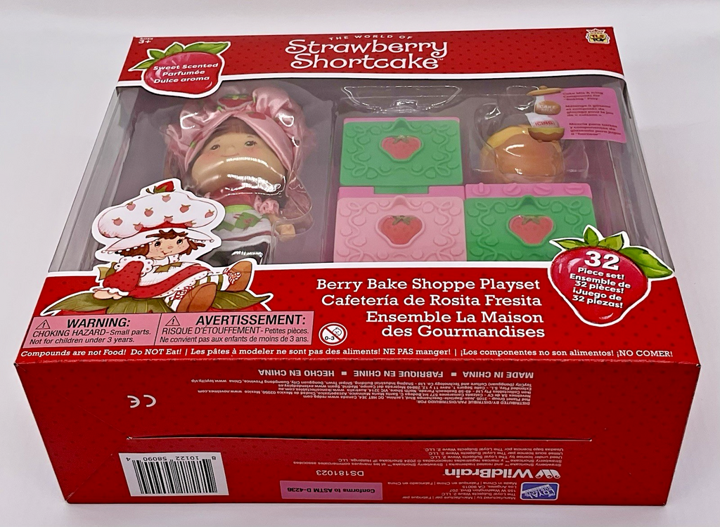 Strawberry Shortcake Berry Bake Shoppe Playset 32 Piece Set including Doll