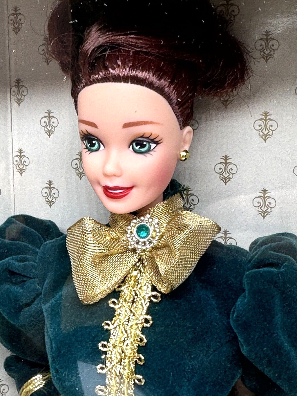Yuletide Romance Barbie Doll Hallmark Special Edition 1996 New in Box