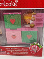 Strawberry Shortcake Berry Bake Shoppe Playset 32 Piece Set including Doll