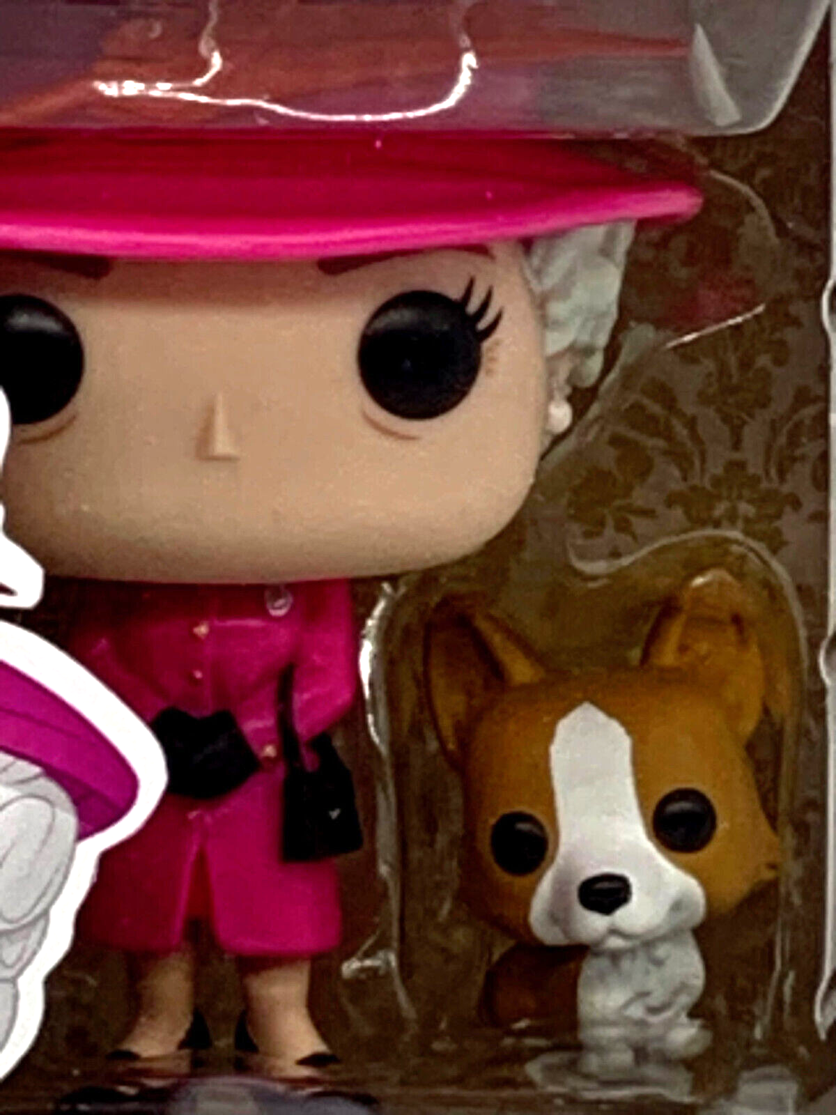 Queen Elizabeth II Pop #01 with Corgi Funko The Royal Family 2022 in Protector
