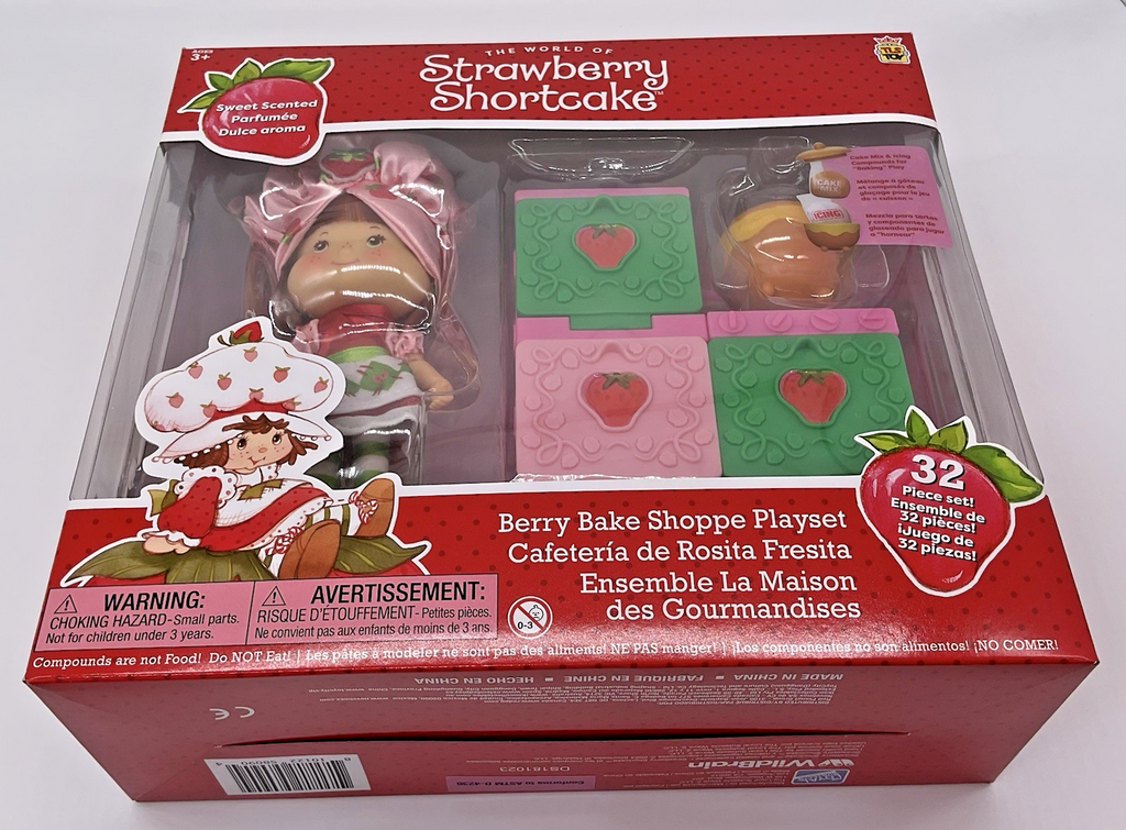Strawberry Shortcake Berry Bake Shoppe Playset 32 Piece Set including Doll