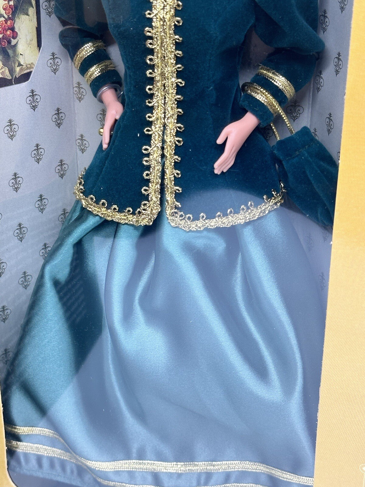 Yuletide Romance Barbie Doll Hallmark Special Edition 1996 New in Box