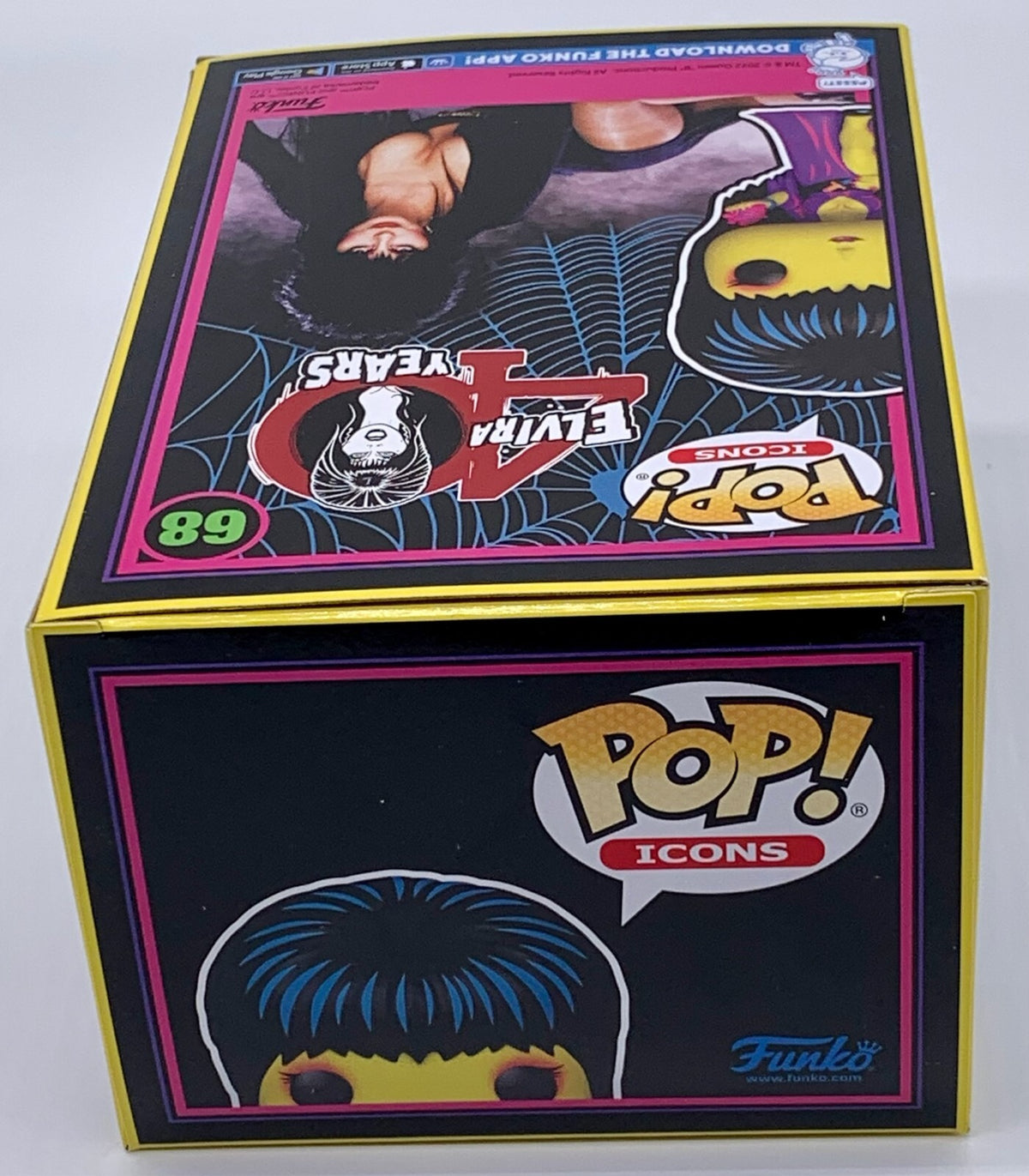 Elvira Pop #68 Black Light Elvira 40 Years Funko Pop Icons EE Exclusive 2022